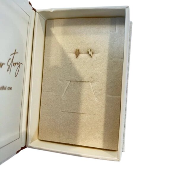 ⚡*NIB* Made By Mary Gold Vermeil Lightning Bolt Earrings Ball Back Live-in Studs - Picture 2 of 8